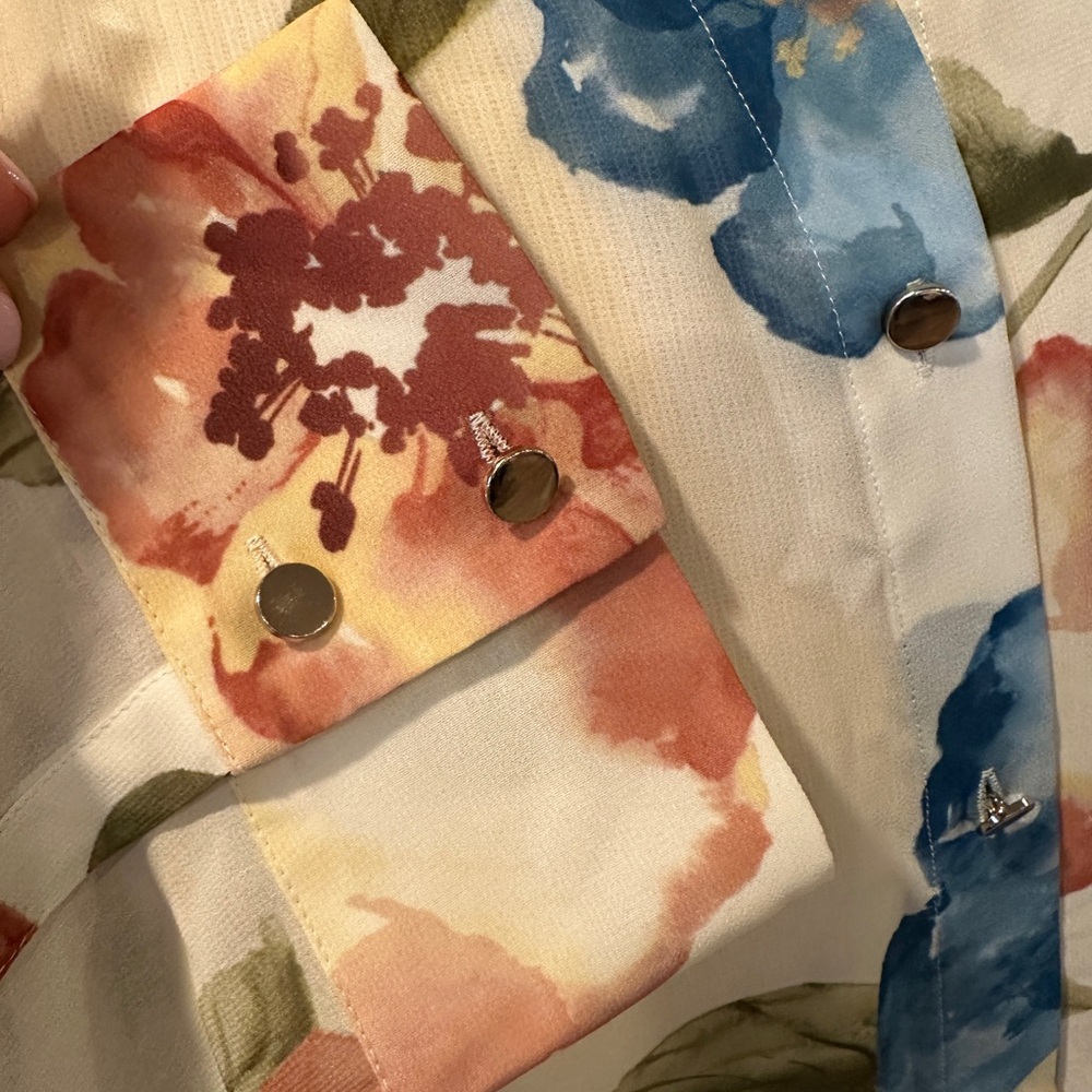 Chico’s Sz 3=16/18 Floral Women's Top - Cream with Blue and Orange Flowers - Picture 4 of 9